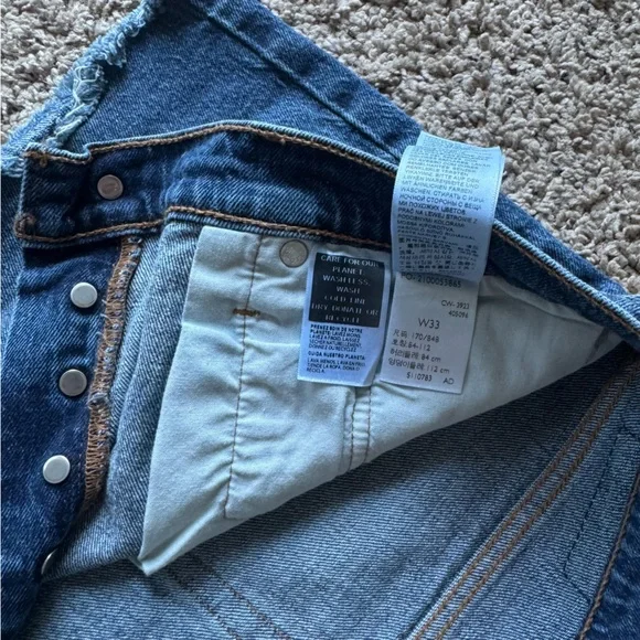 501 Levi’s High Wasted Shorts - Picture 5 of 5